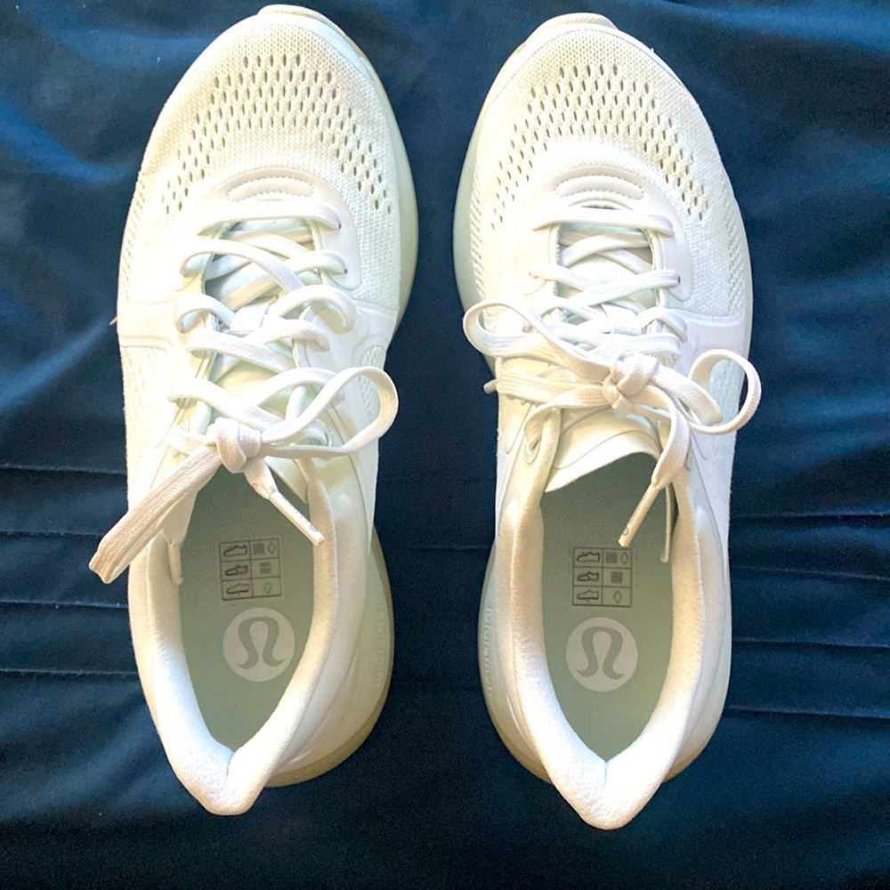 Lululemon mint green athletic shoes size 7 1/2